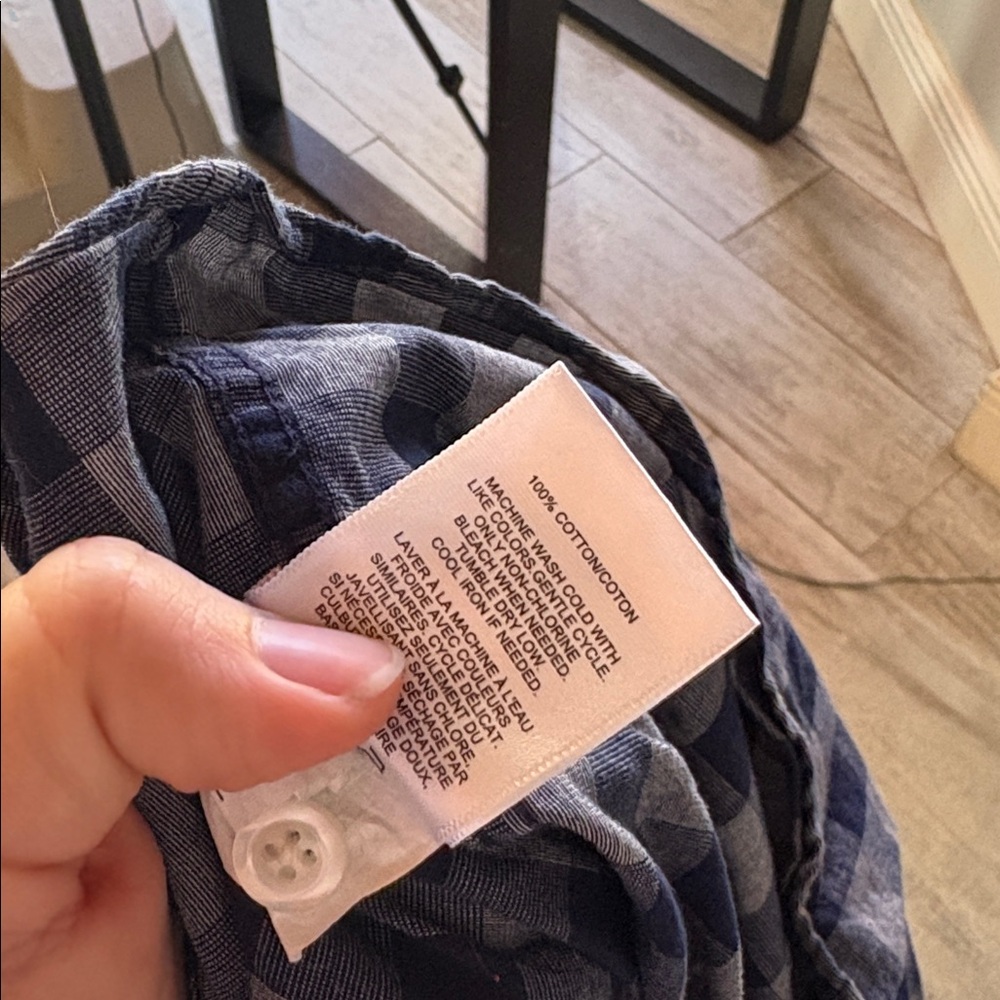 [Express] Navy Blue Plaid Button Down Shirt - Size Medium - Picture 4 of 4